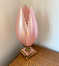 Load image into Gallery viewer, Vintage 1970s Novelty Pink Tulip Lucite Lamp