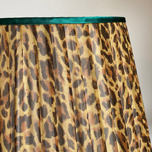 Load image into Gallery viewer, Leopard Print Handmade Gathered Silk-lined Lampshades